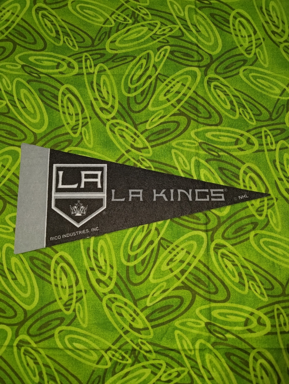 NHL LA Kings Mini Pennant 4”x9” Felt Flag